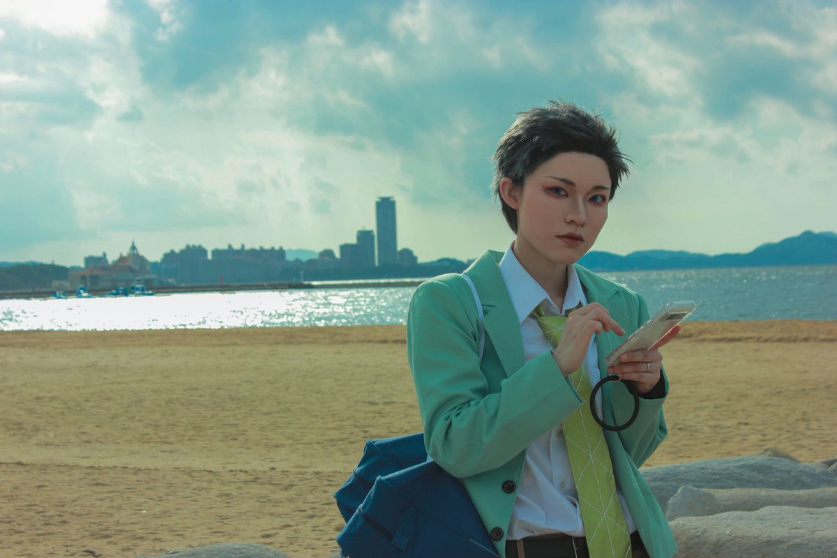 中指でスマホ操作する系です（突然）
※コスプレ（オフショ）

撮影:まばらん