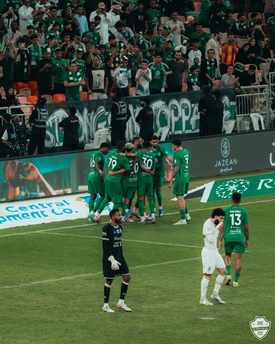 ALAHLI_FC's tweet photo. أسود في الميدان.. لا تعرف إلا لغة الانتصار! 💪

#الأهلي_الحزم #دوري_روشن_السعودي https://t.co/QQeI8zyD0Q