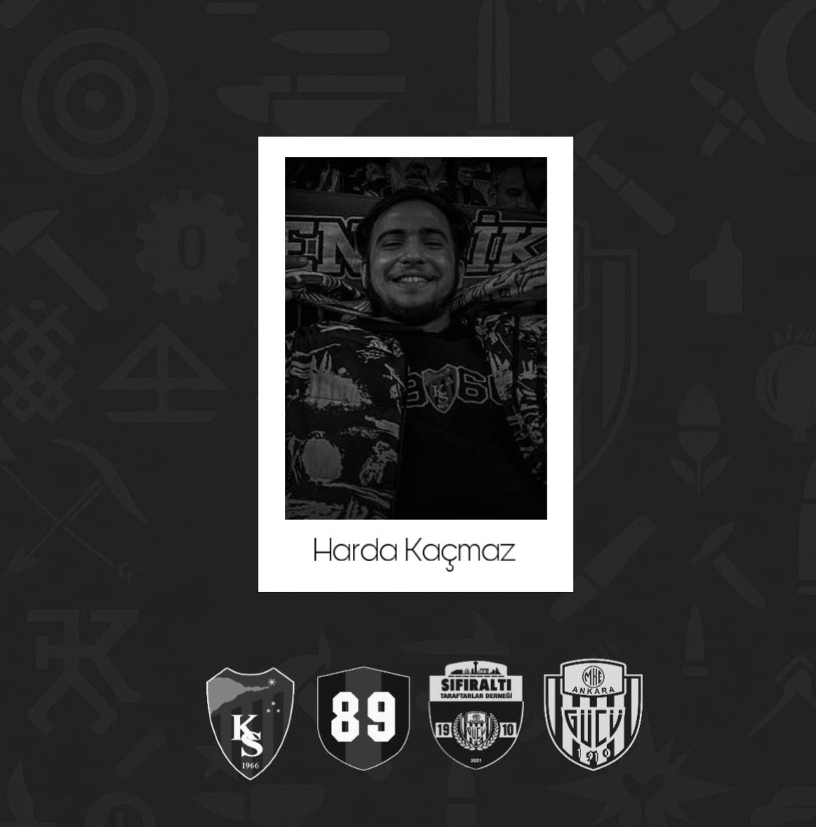 Dün akşam oynanan maçta tribünlerden düşen ve tüm müdahalelere rağmen kurtarılamayan Harda kardeşimize Allah’tan rahmet, kederli ailesine ve dost Kocaelispor camiasına baş sağlığı dileriz.

<a href="/Kocaelispor/">Kocaelispor</a> <a href="/hodrimeydantd89/">Hodri Meydan</a>