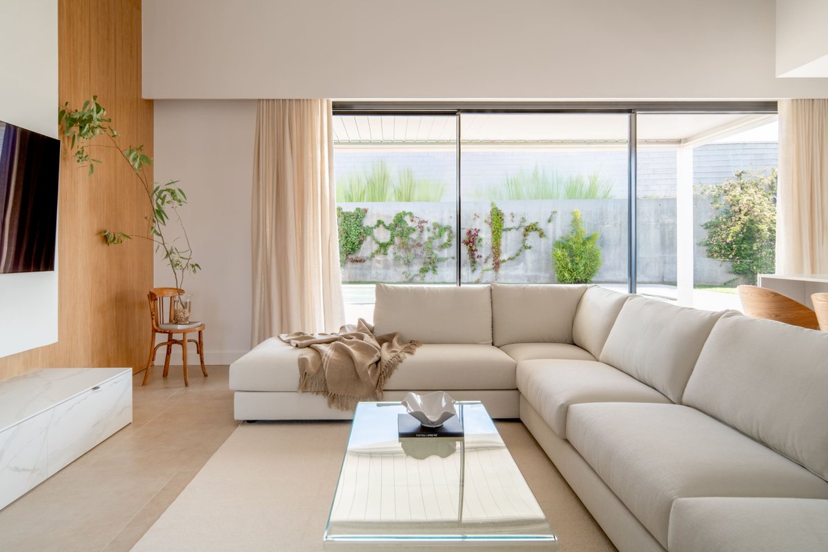 nanarquitectura's tweet image. Gio Estudio #transforma una casa sin alma en un #hogar lleno de luz y calma en Badajoz. 

#Interiorismo que cuida lo esencial con materiales a medida, #luz natural y soluciones pensadas para crecer y compartir 🪵☀️

eu1.hubs.ly/H0rxp2n0