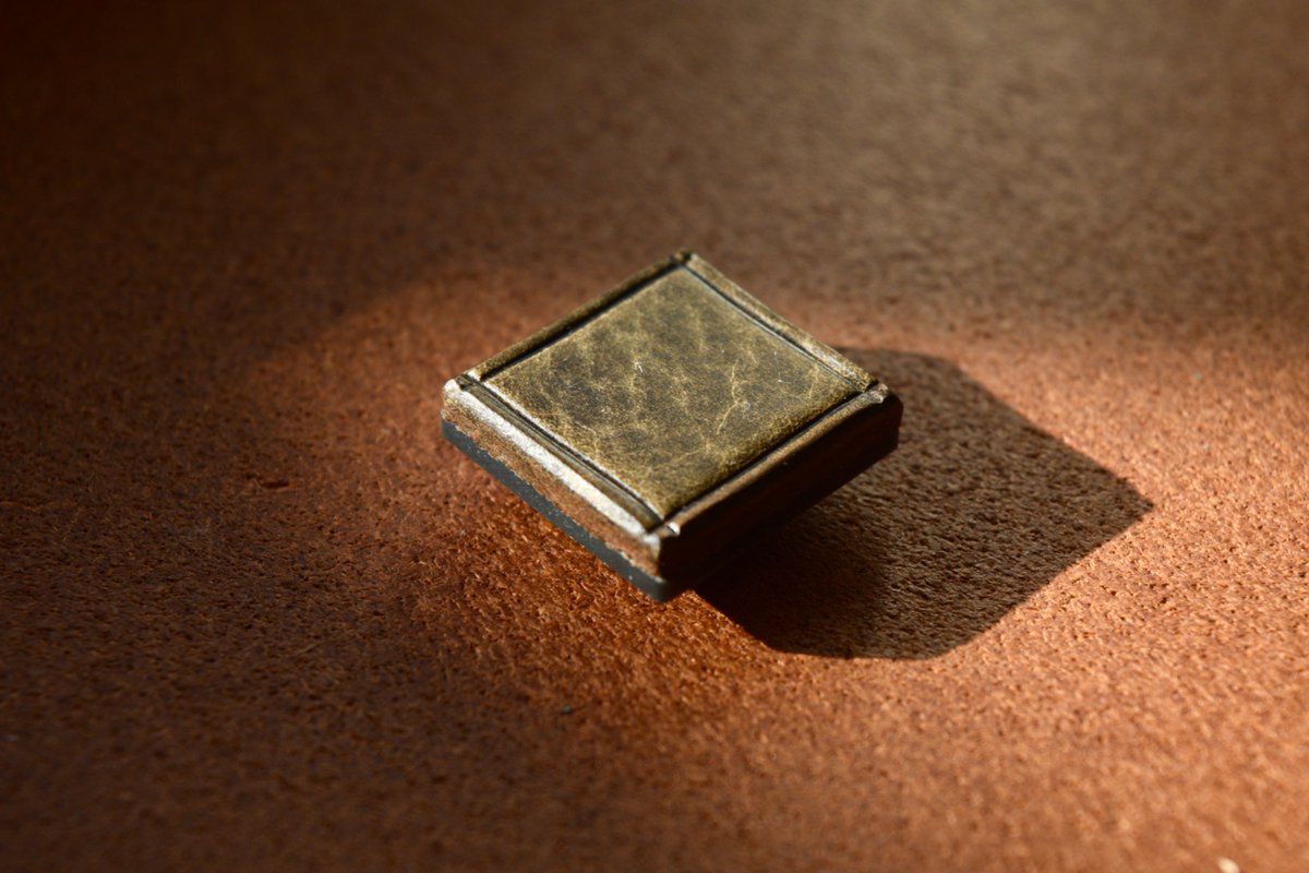 LeatherKeyboard's tweet image. レザーキーキャップ第五弾そのニ

幻想的なグリーン
触り心地もめちゃくちゃ良いんです
重厚感と温かみのある革に癒される
ずっと触ってたい

#keycaps
#keyboard 
#leathercraft