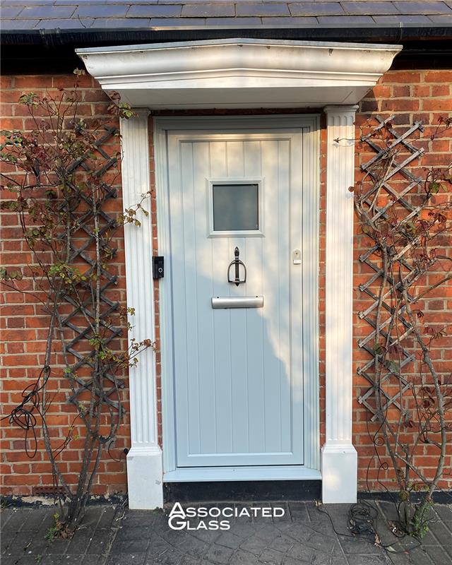 A welcoming #firstimpression, done right.

This classic #frontdoor blends #timelessdetailing with #modernperformance, delivering improved security, insulation and everyday ease without compromising character. 🚪✨

Thinking about refreshing your entrance? Call us 📞 020 8508 3821