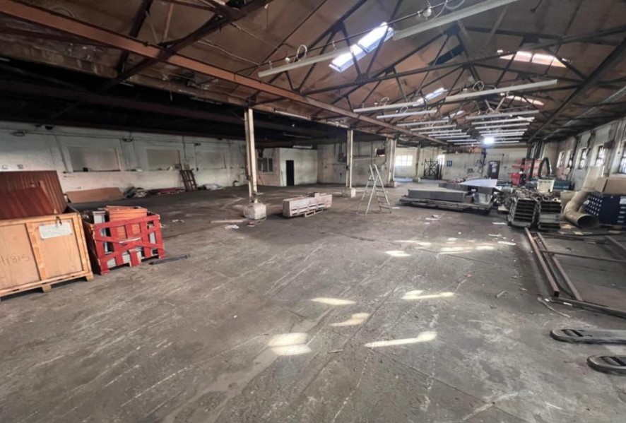 AHNorthWest's tweet photo. Unlock the potential of this industrial complex in #Newcastle-under-Lyme 🏭

Set on a 0.58-acre site, Nubold House combines a range of functional spaces:
✨ 5 workshops
✨ A two-storey office building
✨ A 0.2-acre concrete yard

Guided at £475,000+:
https://t.co/PrSmgRYzgT https://t.co/xvOeYpX9ob