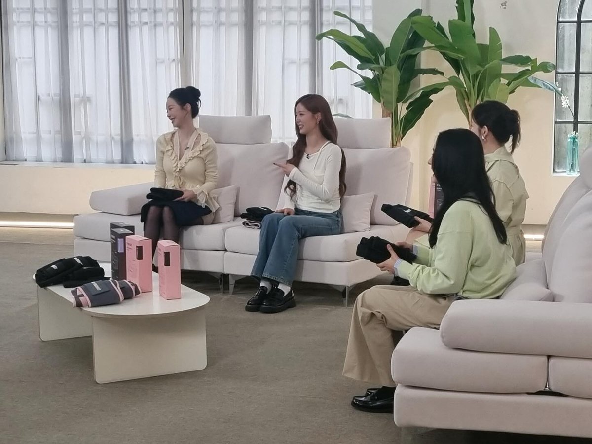 Graceful tweet media