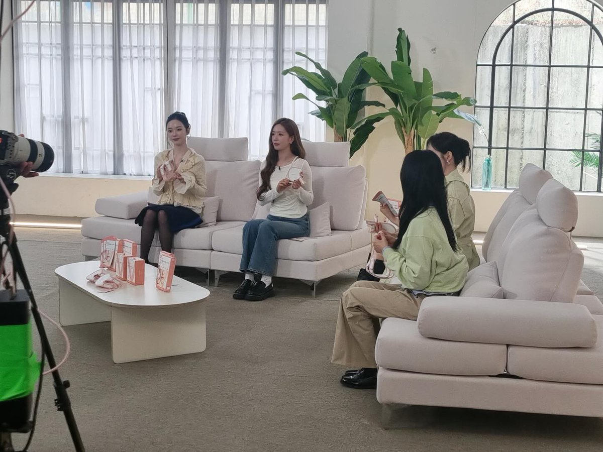 Graceful tweet media