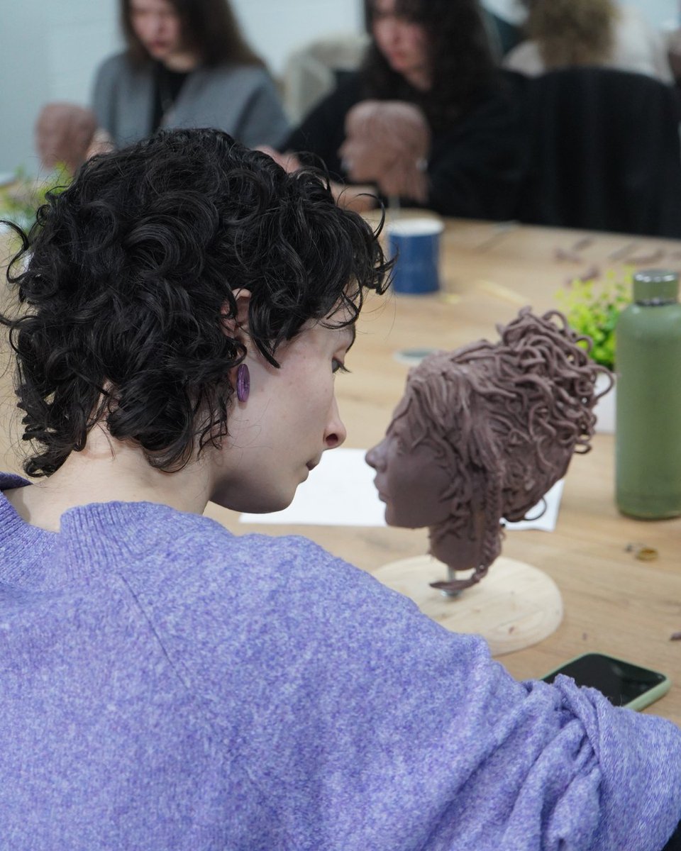 lidemschool's tweet photo. Durante una semana, los alumnos de 2º de Animación han cursado el módulo de escultura tradicional con la profesora @laia_pla_escultura, trabajando profundamente en musculatura y esqueleto.

Espectaculares, ¿verdad? 🤩

#esculturatradicional #animacion #lidemschool https://t.co/kfrtAtCWCw