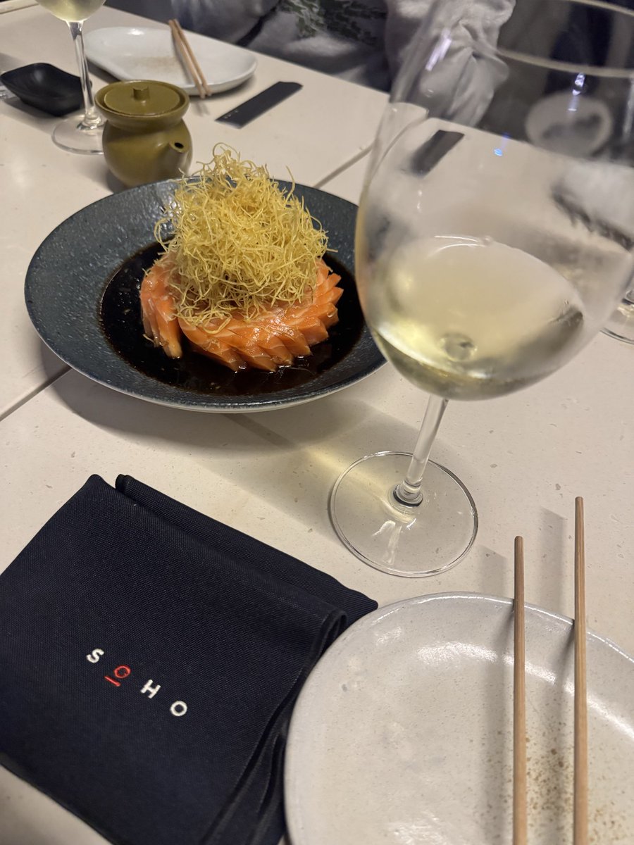 DaniPriiscilla's tweet photo. Um bom vinho e uma boa conversa acalmam a alma! https://t.co/HAl3rf4ivQ