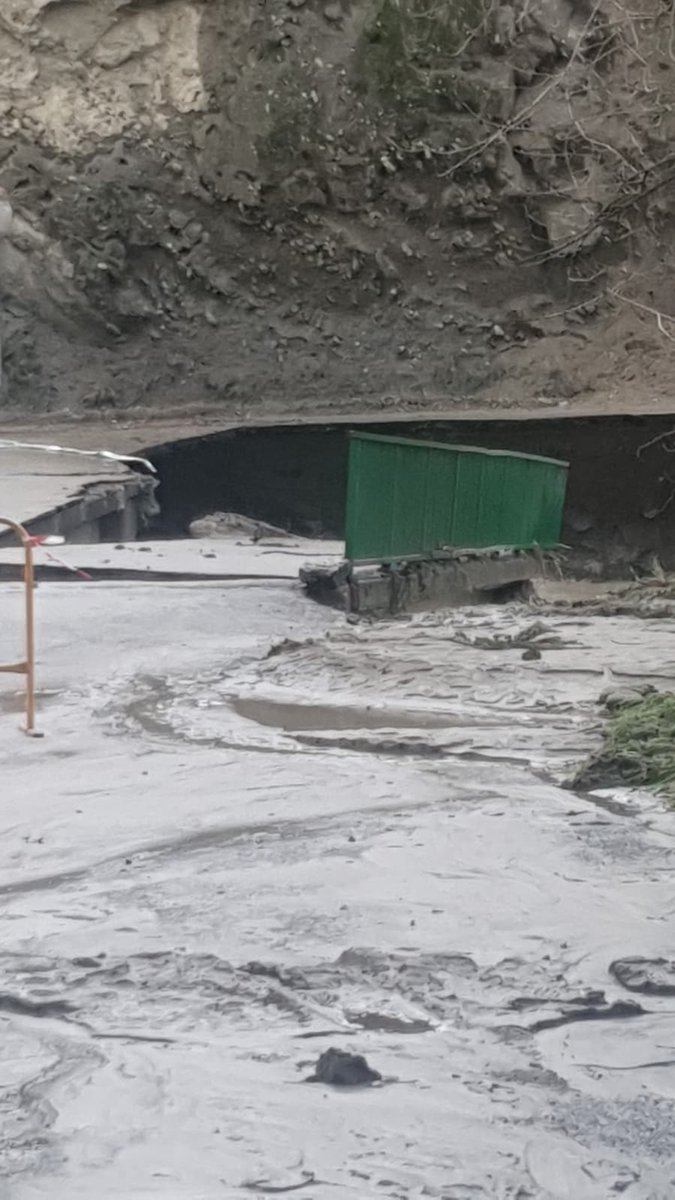 El embalse de Quéntar es infraestructura hidráulica del Dominio Público Hidráulico gestionada por la Confederación Hidrográfica del Guadalquivir (CHG) – organismo autónomo estatal adscrito al Ministerio de Transición Ecológica–.La normativa de seguridad de presas asigna al