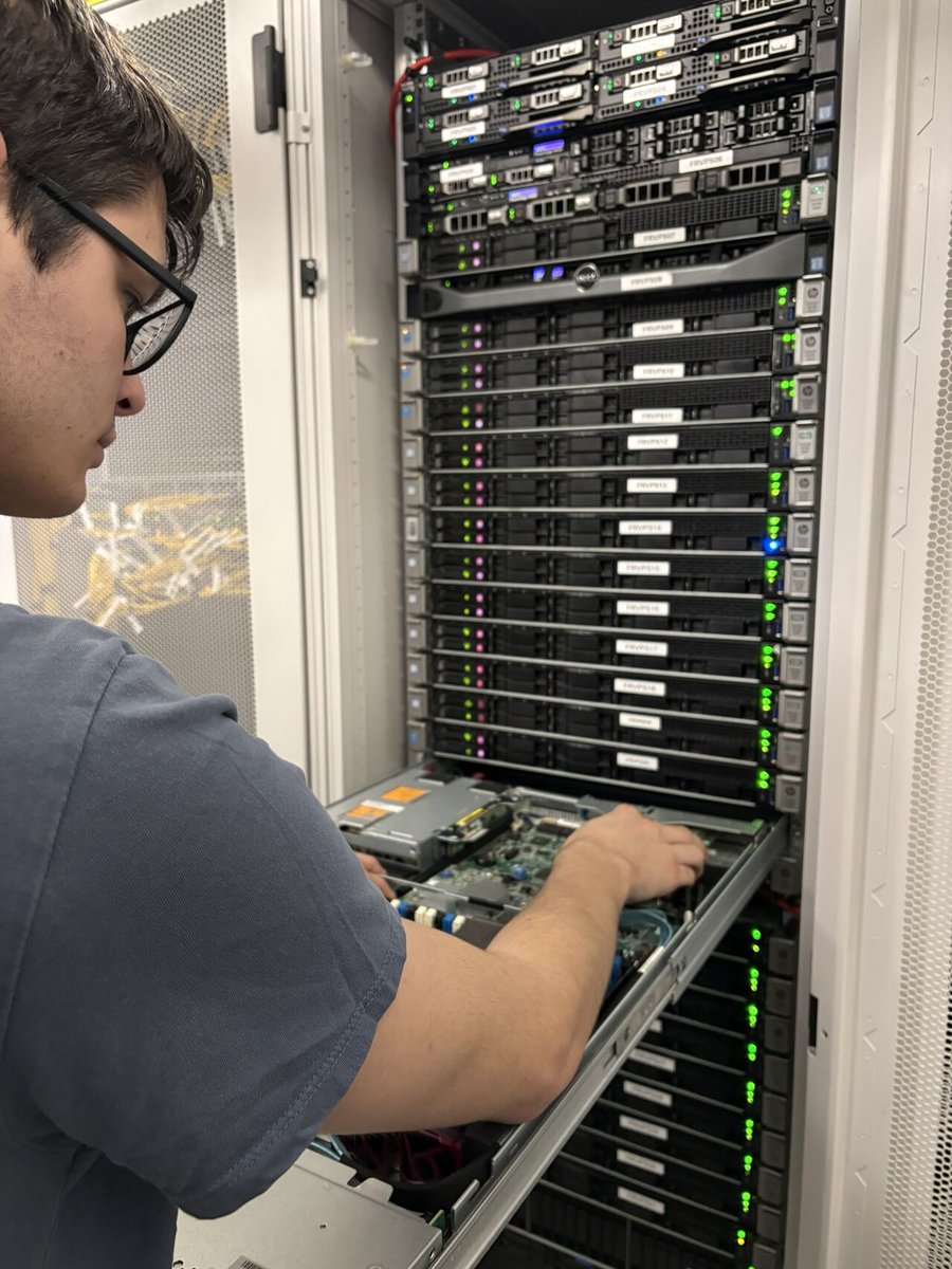 baud_nicolas's tweet photo. Ce week-end, nous étions de nouveau à Paris chez Equinix pour assurer une opération de maintenance sur les infrastructures de nos clients.

Objectif : zéro interruption, zéro impact, 100 % de continuité.

Mission accomplie ✅ https://t.co/Obu1nXfOQS