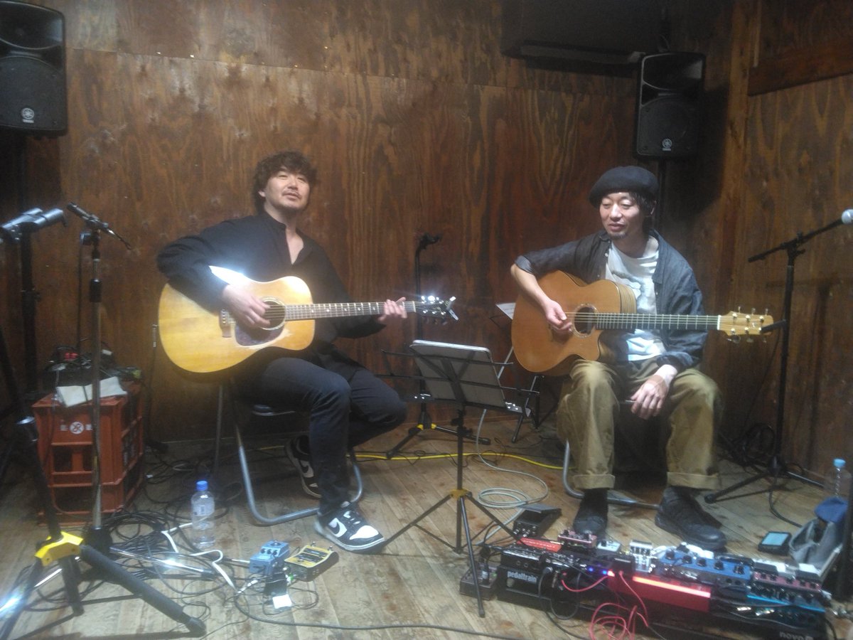 それぞれのソロからの二人のセッション🎸
路線が違うのに上手いこと調和しちゃうのは、二人がめちゃめちゃうまいから！
時間があっという間にすぎてしまうぐらいよかった😆