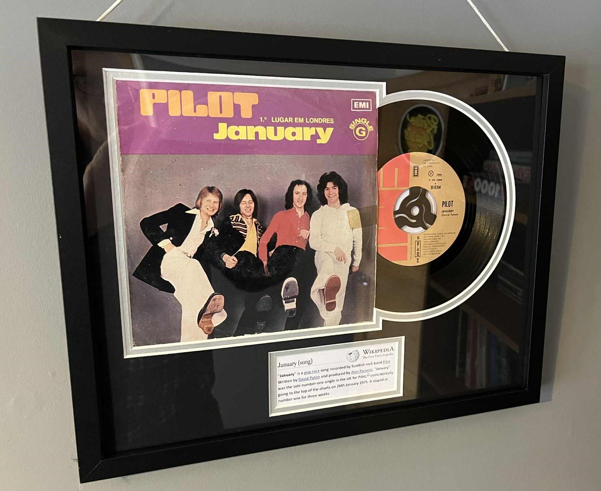 RetroCharts's tweet image. "Sick and tired, you've been hanging on me".
Number 1 in the UK today in 1975.
Pilot - January
Another favourite here at Retro Charts Radio and we have the single hanging on the studio wall!
retrochartsradio.co.uk 🙂
#Pilot #January #DavidPation