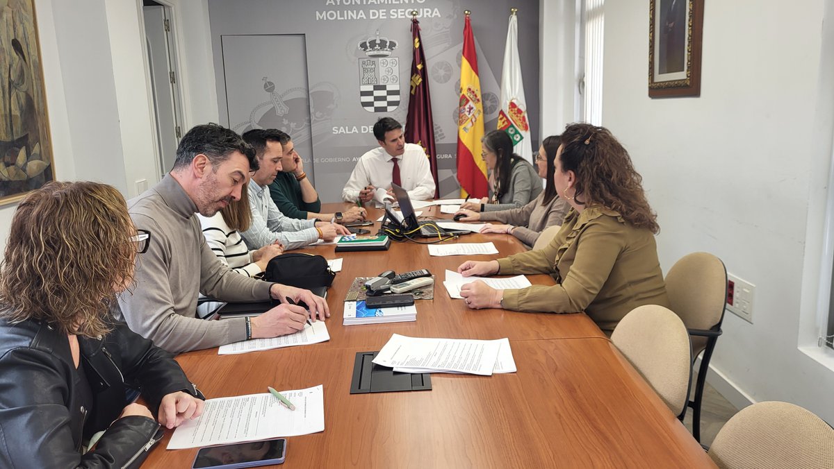 ✅ El alcalde, <a href="/jangelalfonso/">José Ángel Alfonso</a>, ha presidido hoy viernes una reunión ordinaria de la Junta de Gobierno Local <a href="/AytMolinaSegura/">Ayuntamiento de Molina Segura</a>, en la que han sido aprobados, entre otros, los siguientes expedientes:

- Adjudicación de proyecto de renovación de infraestructuras de abastecimiento...