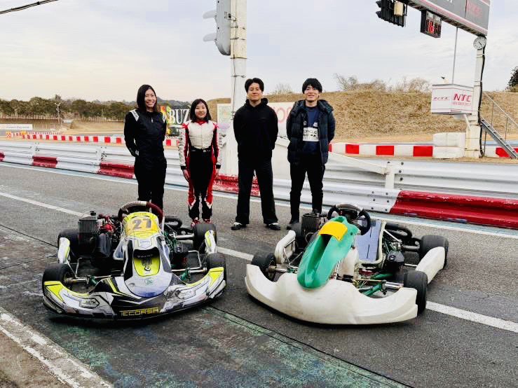 Momoka_Ishizaki's tweet photo. 川合孝汰選手、前田琴未選手に誘ってもらって新東京サーキットでカートトレーニング🏋️‍♀️

#新東京サーキット #rotax #tonykart #tecorsa https://t.co/8A1JwpoKrX