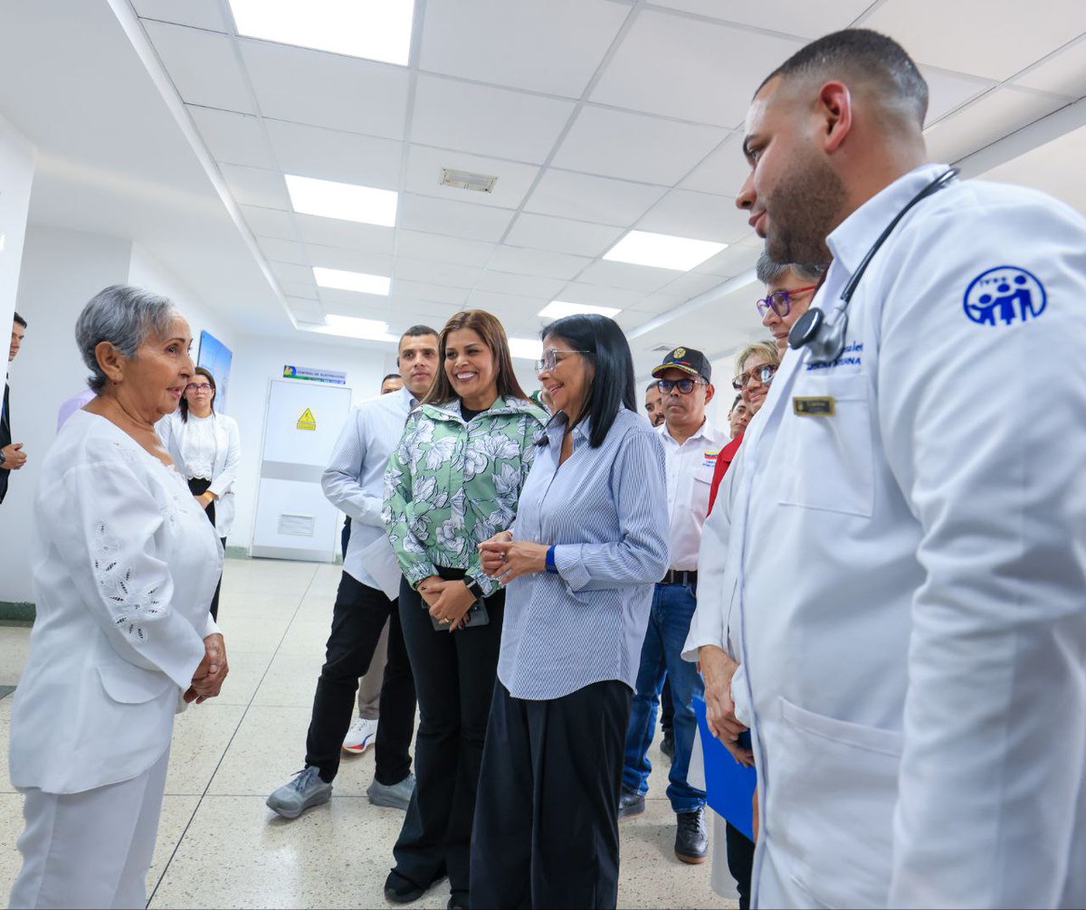 mippci_ven's tweet photo. #NotiMippCI 📰🗞| “Es un gran avance para el pueblo de Ciudad Bolívar”: Presidenta (E) Delcy Rodríguez sobre entrega de la Unidad de Medicina Nuclear y Radioterapia del Complejo Hospitalario Universitario Ruiz y Páez

La Presidenta (E) de la República, Delcy Rodríguez, inauguró formalmente las obras de remodelación y el equipamiento tecnológico de última generación del Complejo Hospitalario Universitario «Ruiz y Páez». Durante el acto, se destacó la activación de la Unidad de Medicina Nuclear y Radioterapia, la cual cuenta con un acelerador lineal y tomógrafo de vanguardia.

Lea más ⏩ https://t.co/LOWGuZvObO