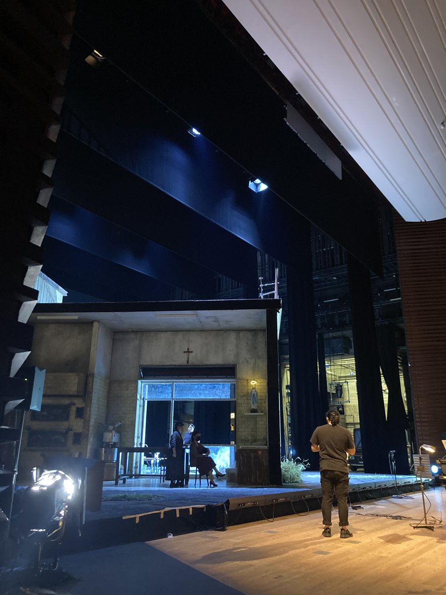 nikikai_opera's tweet image. ついに舞台稽古へ。
本日は『カヴァレリア・ルスティカーナ』に集中しての稽古。稽古場とはまったく違う緊張感。
『カヴァレリア・ルスティカーナ』『道化師』 （指揮：アンドレア・バッティストーニ）稽古場より📸
▼公演情報 nikikai.jp/lineup/cava_pa…