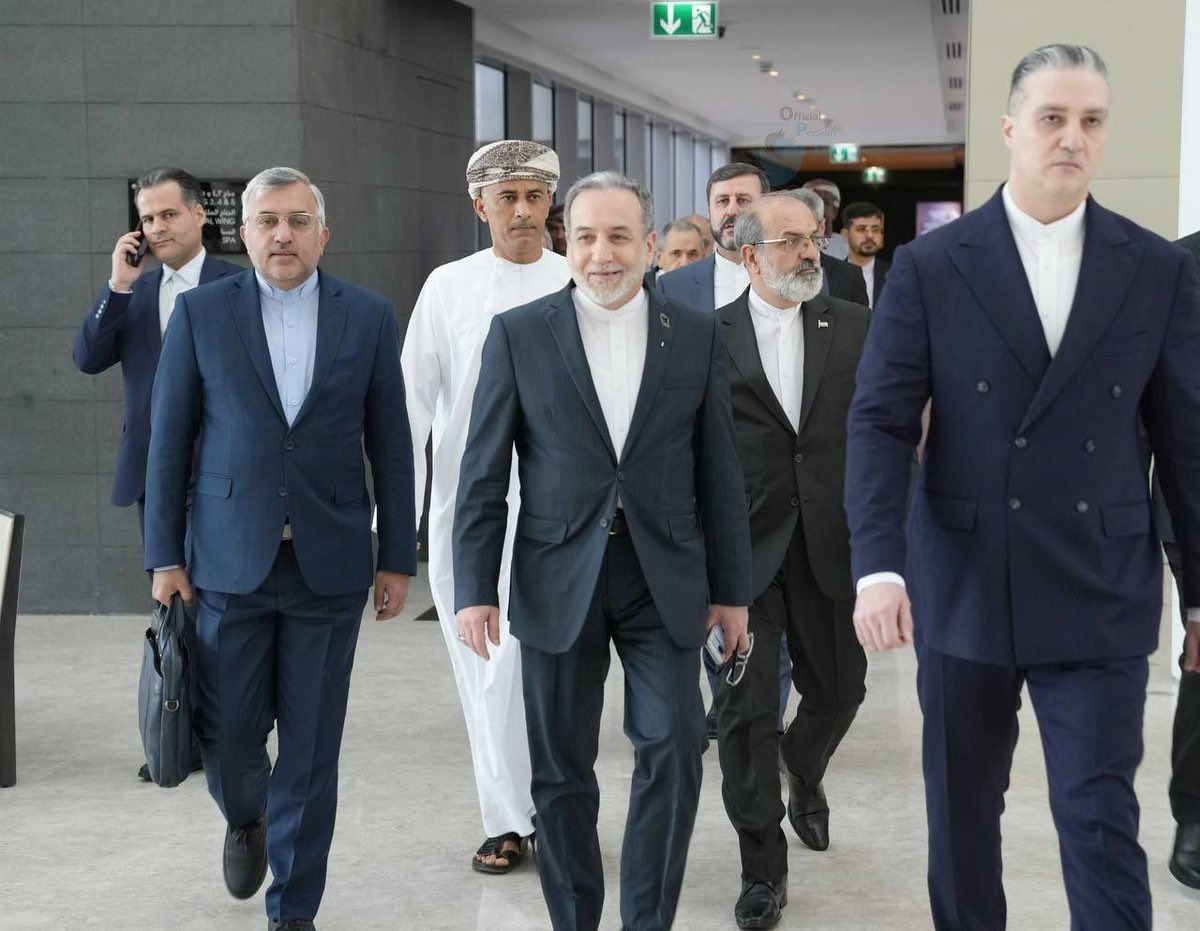في أخطر وأصعب مفاوضات يشهدها العالم، عباس عراقجي يتقدم بثبات… والحكم الشيعي يفرض معادلاته بقوة، لا يخضع ولا يساوم.🚀✌🏻
#مبتسم_الريس 
#السيد_علي_الخامنئي 
#ايران 
#مسقط 
#يوم_الجمعة