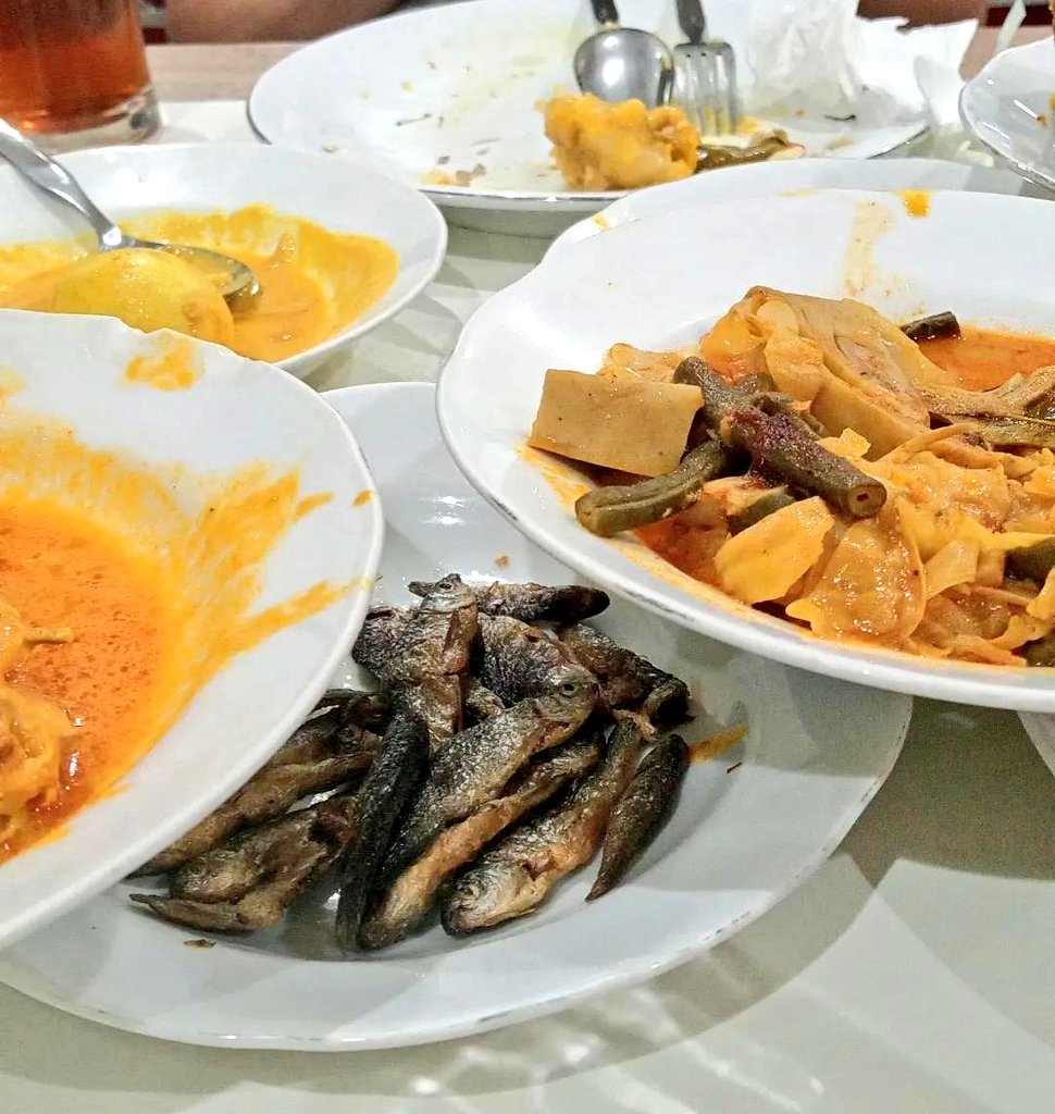 meselfqueen's tweet photo. 📍RM SIMPANG RAYA DAAN MOGOT
⭐(5)

ayam popnya endul
cuma disimpang raya yang nyediain tumis jantung pisang
gulainya ga enek https://t.co/Y3sCtCprRy
