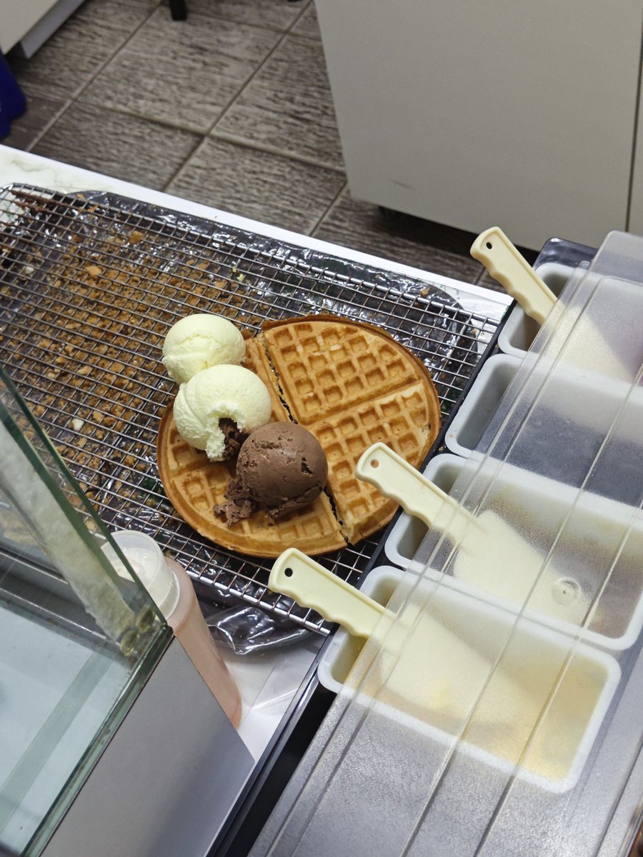 今晚变成鲨鱼辣椒 tweet media