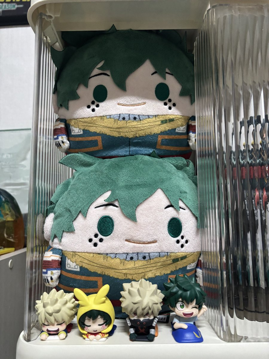 돌아가는 책장(피규어장)을 샀어요🥰