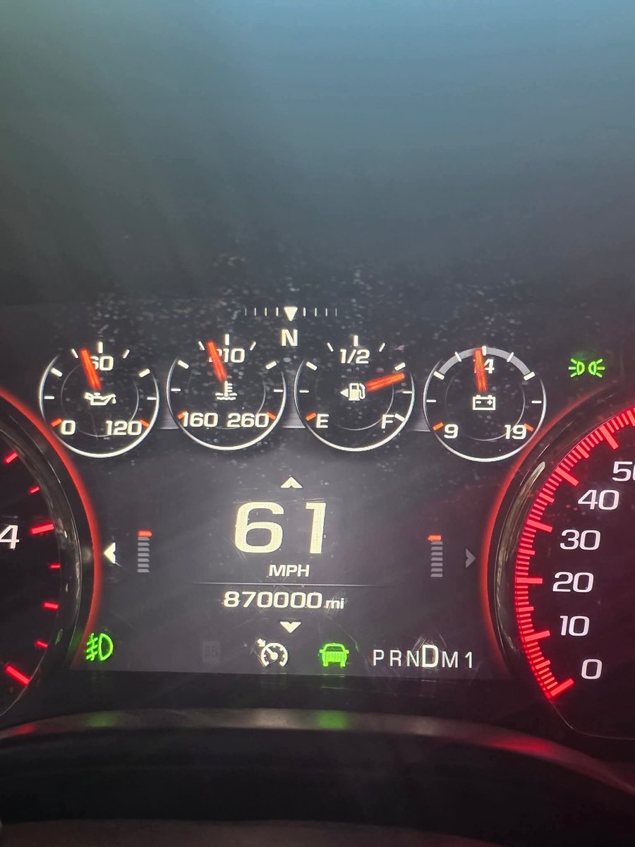 Mileage_impo's tweet photo. 2015 GMC Sierra 2500 6.6L V8 with 870,000 miles (1,400,129 km) on the clock. https://t.co/to08DdCY5p