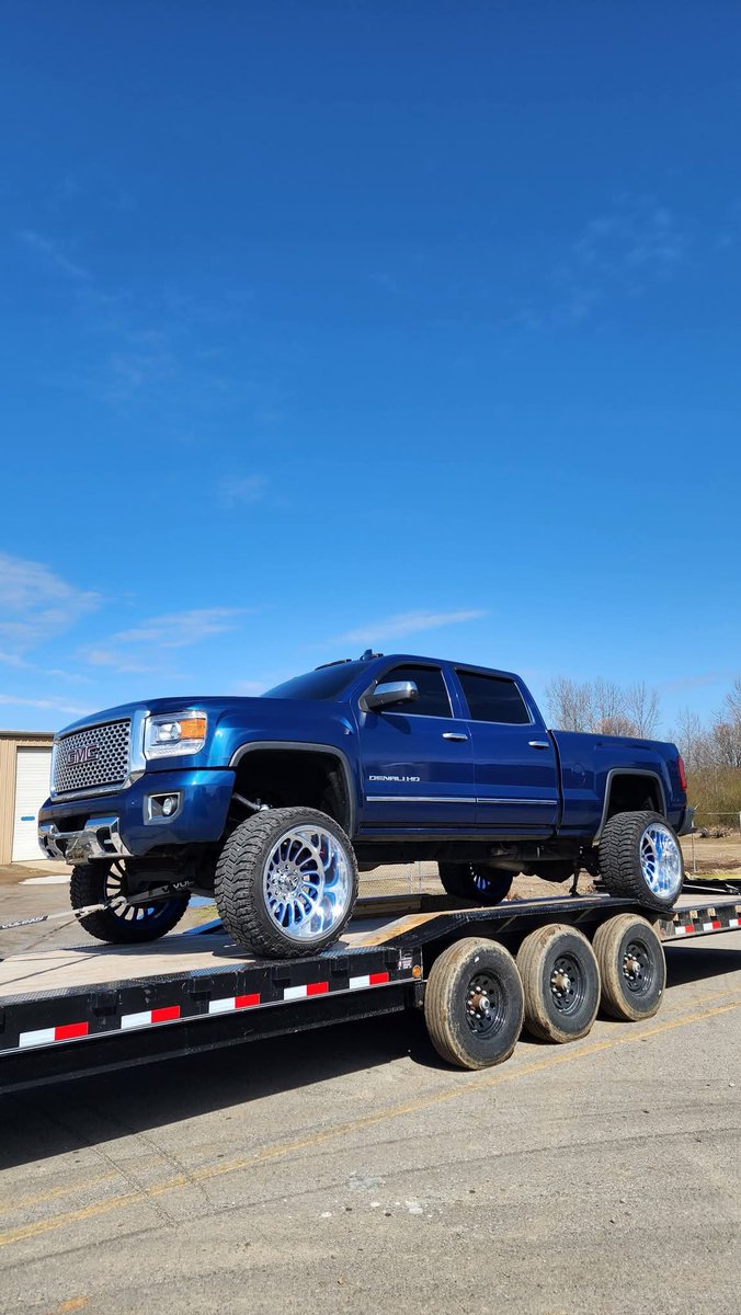 Mileage_impo's tweet photo. 2015 GMC Sierra 2500 6.6L V8 with 870,000 miles (1,400,129 km) on the clock. https://t.co/to08DdCY5p