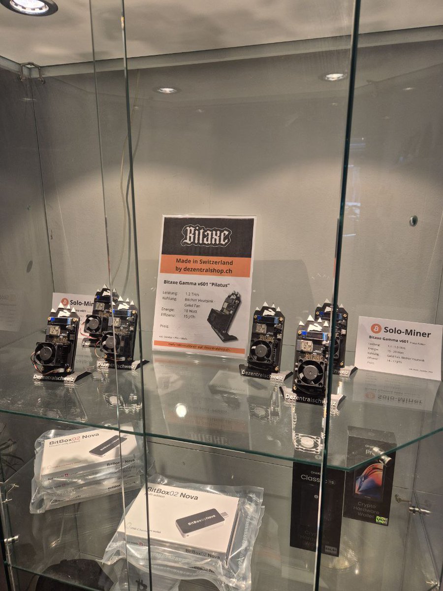 DezentralshopCH's tweet photo. Unsere "made in Dezentralschweiz 🇨🇭" Bitaxe 
sind neu auch im House of Satoshi (@house_satoshi) ausgestellt! 

Neben unserem eigenen Showroom können die Solominer nun auch  in Zürich begutachtet werden. 

Natürlich stehen die Dinger auch zum Verkauf! 
Versandkostenfrei versteht sich...

Vorbeischauen loht sich umso mehr 😉

Wir freuen uns über die Zusammenarbeit!

Stay tuned!