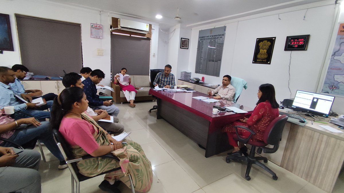 આજરોજ અત્રેના ડિવિઝનના વ્યારા તાલુકાની સંકલન વ ફરિયાદ સમિતિની બેઠકમાં હાજરી આપી વિવિધ વિભાગોની કામગીરીની સમીક્ષા કરી ચર્ચા કરી તેમજ આગમી સમયમાં થનાર સેવાસેતુના આયોજન અંગેની માહિતી મેળવી સુચનાઓ આપી.
<a href="/CMOGuj/">CMO Gujarat</a> <a href="/revenuegujarat/">Revenue Dep. Gujarat</a> <a href="/CollectorTapi/">Collector & DM-Tapi</a> <a href="/RacTapi/">RAC TAPI</a>