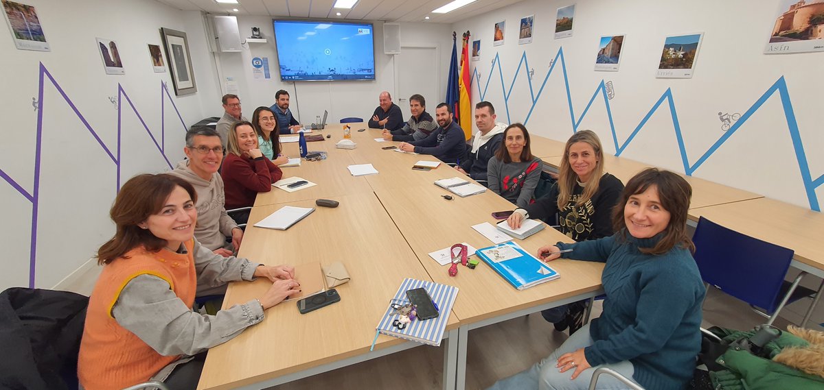 Los colegios e institutos de la #comarcacincovillas participarán en la próxima campaña #escolar de #nieve. 
Ayer tuvo lugar una reunión en la sede comarcal para coordinar toda la campaña.
🏂Pincha aquí para acceder a la nota de prensa: 
comarcacincovillas.es/wp-content/upl…