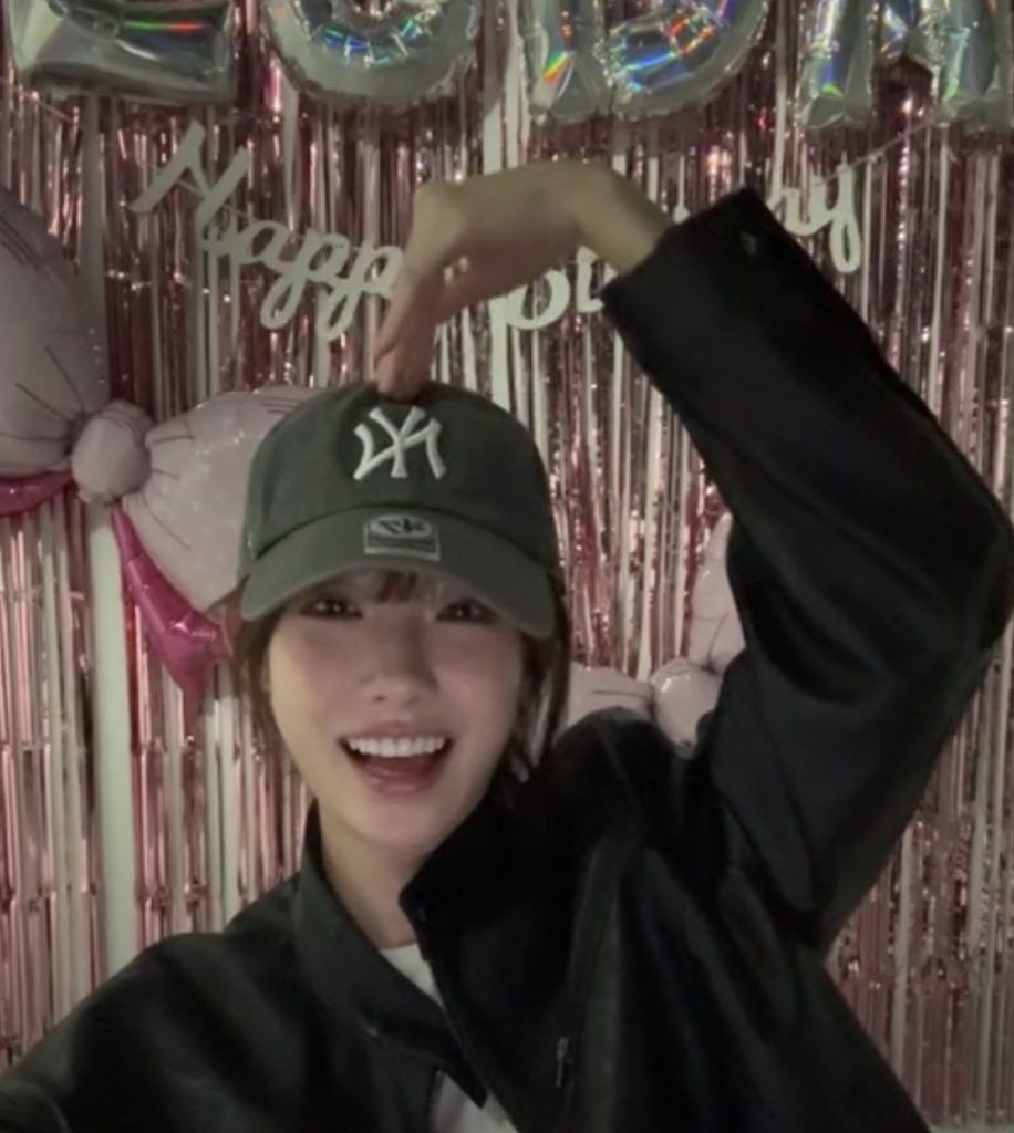 our precious birthday girl 🥹🤍 

#HAPPY_LUDA_DAY