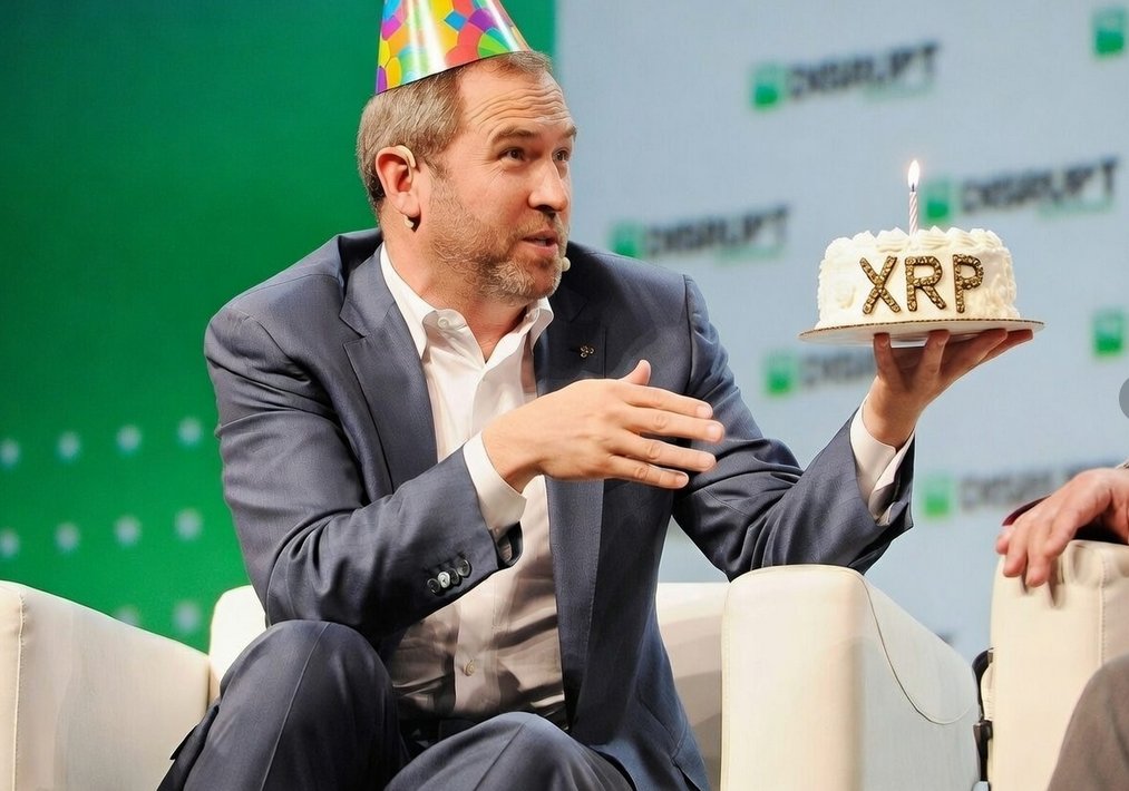 Villenium's tweet photo. @Bird_XRPL @bgarlinghouse Happy Birthday captain! https://t.co/9ZfT1myIoH