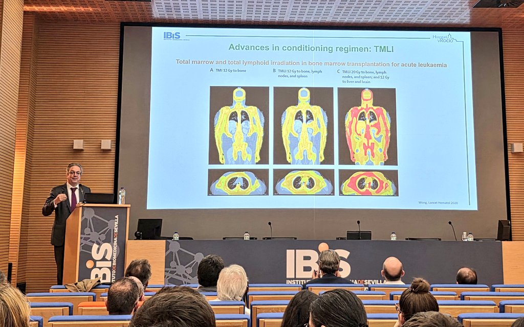 oncoradioHUVR's tweet photo. Exposición en el @ibis_sevilla 🔬✨ del Dr. Pérez Simón 👨‍⚕️📚 @HematoHUVR 🩸del proyecto docente para la cátedra 🎓📖

¡Muchas gracias 🙏💙 por incluir el ensayo clínico ✨️ que estamos realizando con Irradiación Medular y Linfática Total (TMLI) ☢️🧠🩻!

¡Enhorabuena! 👏👏🎉 https://t.co/v6Ow2MsL54
