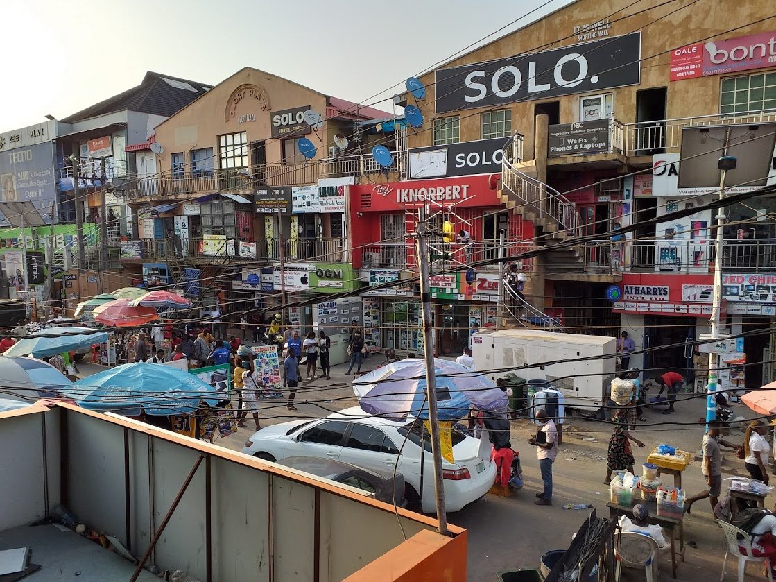 SheunAdeola's tweet photo. Shara is hiring Growth Officers for Merchant Acquisition in Lagos, PH, Ibadan, Onitsha, Abuja, Kano, Kaduna, Asaba, Warri, Nsukka, Enugu, Aba, Umuahia, Keffi, Lafia, Mowe, Ijebu Ode, Sango-Ota, Osogbo, Ife, Eket, and Uyo. 

More Info and How to apply here: https://t.co/RP5ej5EkSm https://t.co/xvVTr4Syux