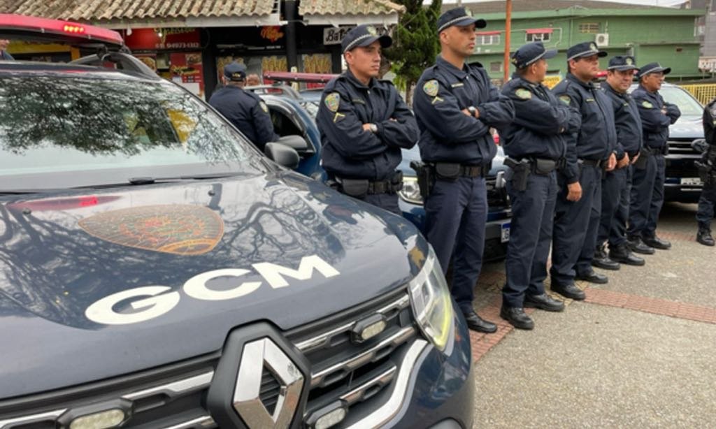 Câmara de Ribeirão Pires aprova aumento salarial a agentes da GCM

Leia: dgabc.com.br/Noticia/4283705