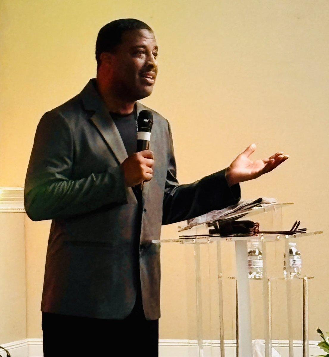 Pastor Ricardo Handy tweet media