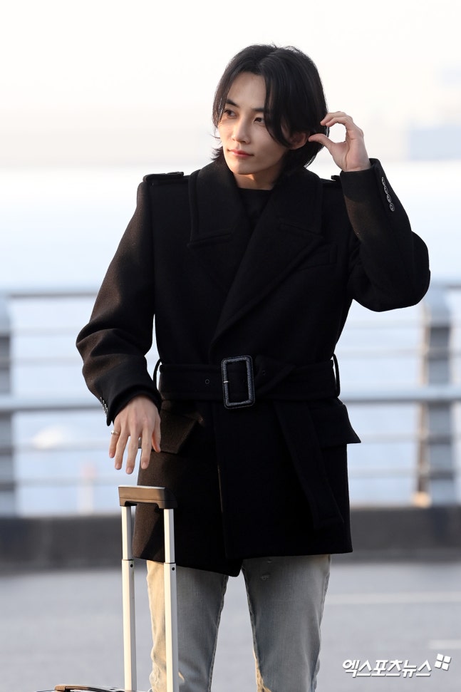 timeto_YJH's tweet photo. 230206 ICN 출국 기사사진

#세븐틴 #SEVENTEEN #정한 #JEONGHAN https://t.co/umgdUjRDy8