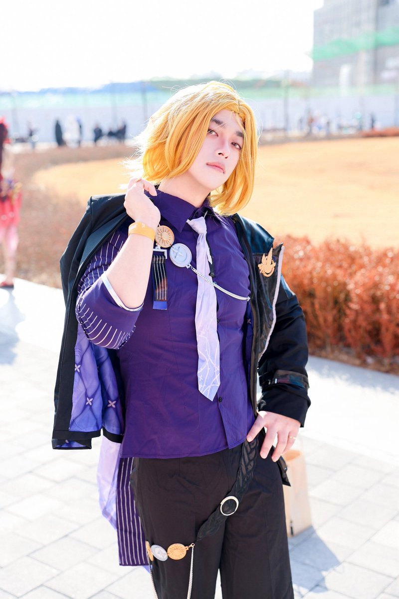 heyo0211's tweet image. 젠레스 존 제로 - 휴고 블라드
2026. 1. 31. 청주코믹월드

앞면은 거짓을, 뒷면은 죽음을 의미하죠. 결말은... 이미 정해져 있어요.

📸 : @kuku122900 

#젠존제 #젠레스  #젠레스존제로
#zzzero  #ZenlessZoneZero #ZZZ #cosplay #コスプレ