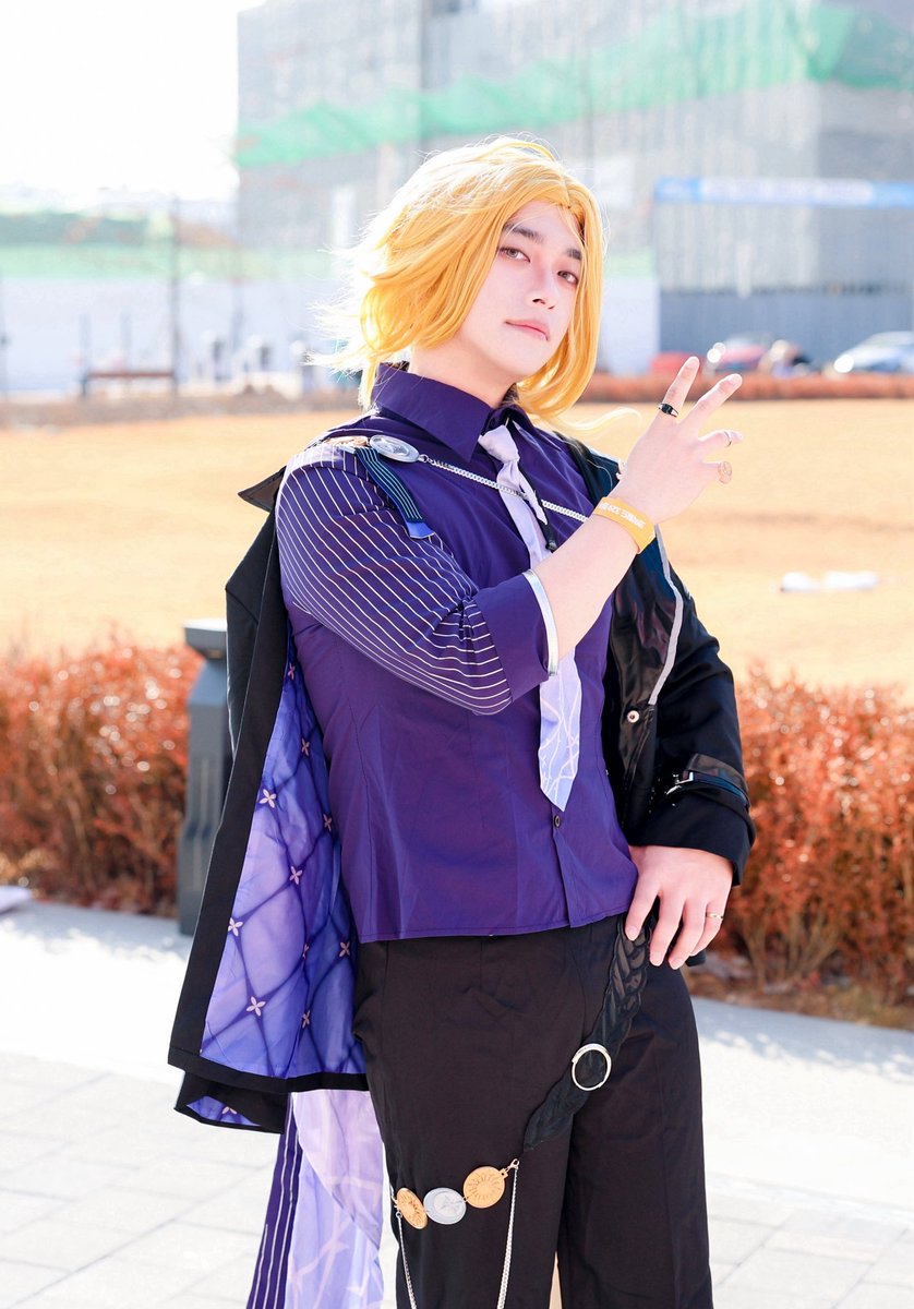 heyo0211's tweet image. 젠레스 존 제로 - 휴고 블라드
2026. 1. 31. 청주코믹월드

앞면은 거짓을, 뒷면은 죽음을 의미하죠. 결말은... 이미 정해져 있어요.

📸 : @kuku122900 

#젠존제 #젠레스  #젠레스존제로
#zzzero  #ZenlessZoneZero #ZZZ #cosplay #コスプレ