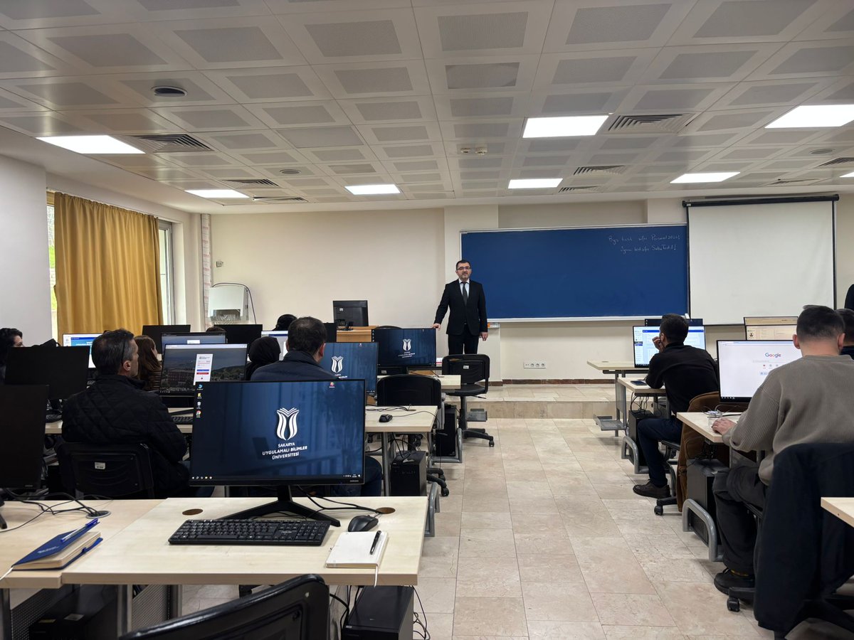 Öğrenci İşleri Birimleri Değerlendirme Toplantısı Gerçekleştirildi..

Üniversitemiz Öğrenci İşleri süreçlerinin değerlendirilmesi, hizmet kalitesinin artırılması ve birimler arası koordinasyonun güçlendirilmesi amacıyla Öğrenci İşleri Birimleri Toplantısı gerçekleştirildi.