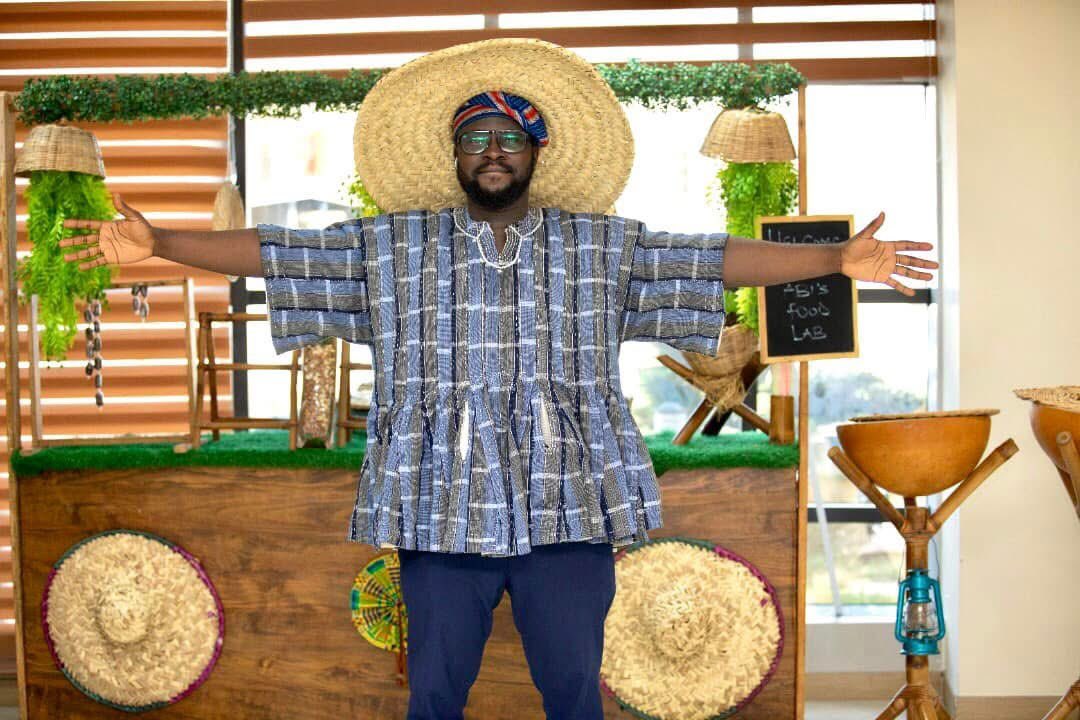 It’s Fugu Friday! Celebrating Ghana’s 🇬🇭rich cultural heritage. Zambians come and learn. 

Been rocking the Smock since the 80s.

#fugufriday #Zambia #Ghana #SmockChallenge #BraQwaku