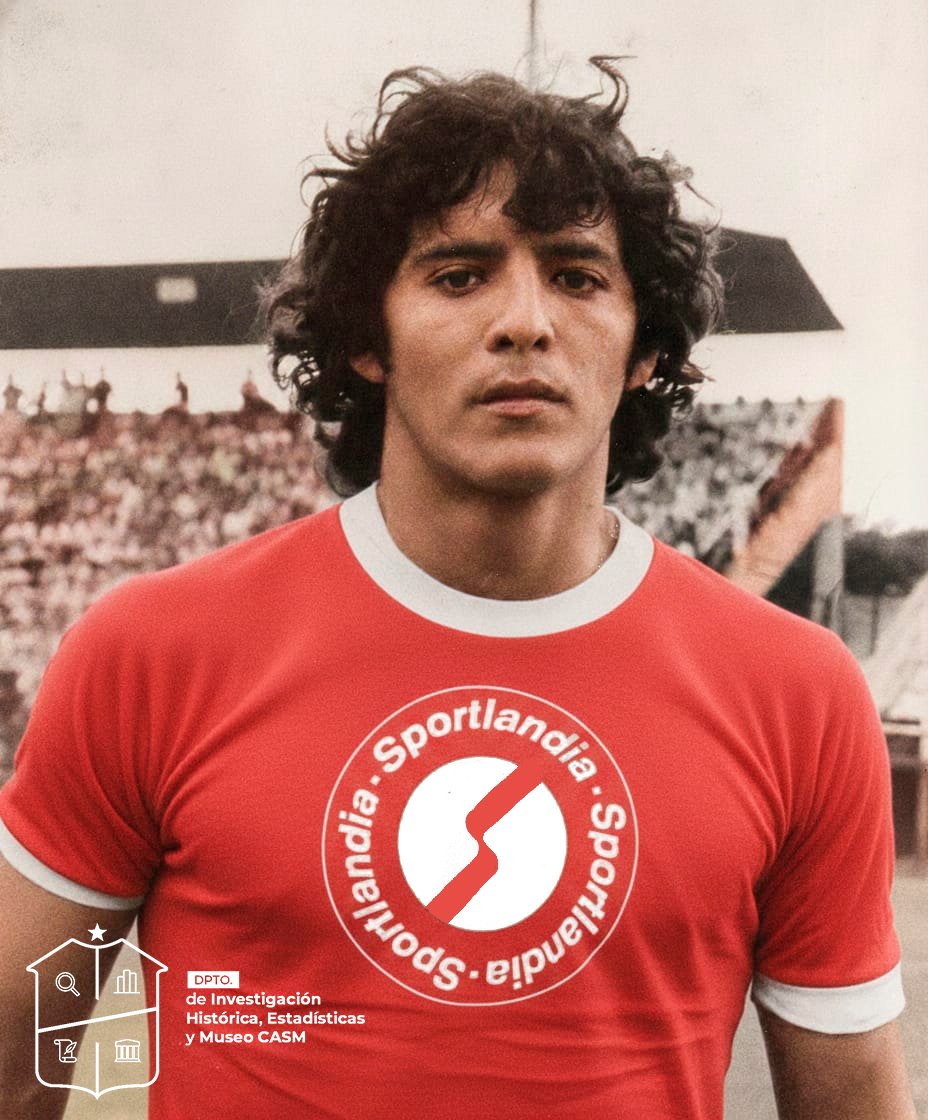 #Cumpleaños🎉🎈

➡️Saludamos hoy al "Maestro" Jacinto Roldán, una de las máximas glorias de #SanMartínTuc🇦🇹, que está cumpliendo 67 años. 

Con la camiseta del "Santo" disputó 287 partidos, marcando 87 goles en total y consiguiendo 8 títulos.

🥳 ¡Feliz cumple Idolo!🇦🇹