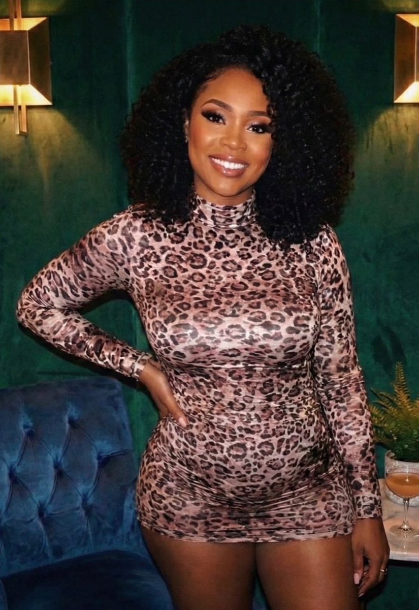 Poetikflakko's tweet image. WOMAN GOES VIRAL AFTER SHARING HOW HER FRIEND GROUP CALLED HER "CHEAP" FOR WEARING SHEIN AND DRIVING AN "OLD" 2019 MERCEDES BENZ‼️😳