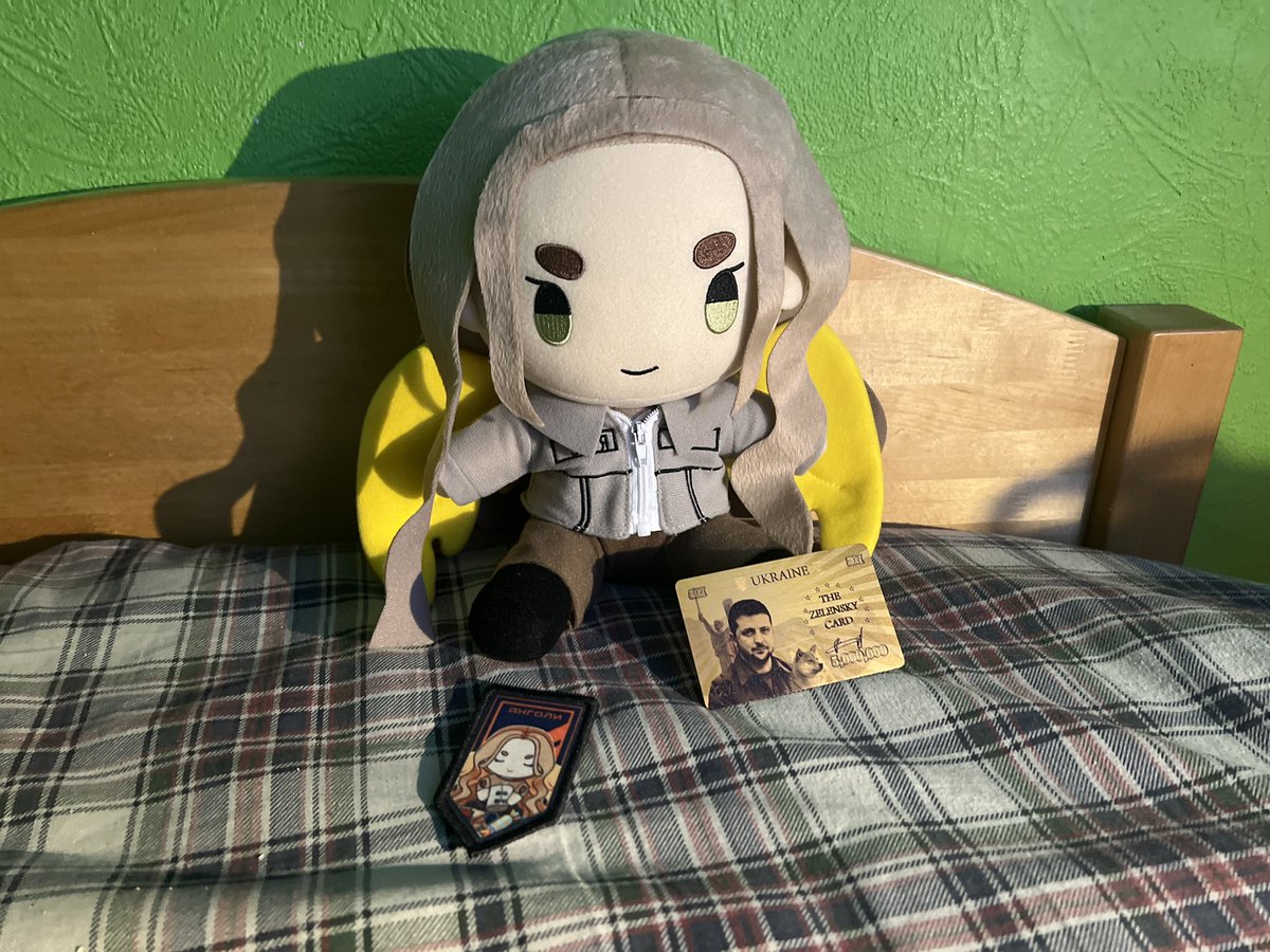 New Fumo and patch for the collection. I hope to take a pic of her with “the tower”

Bought from: @/atlwondersHK