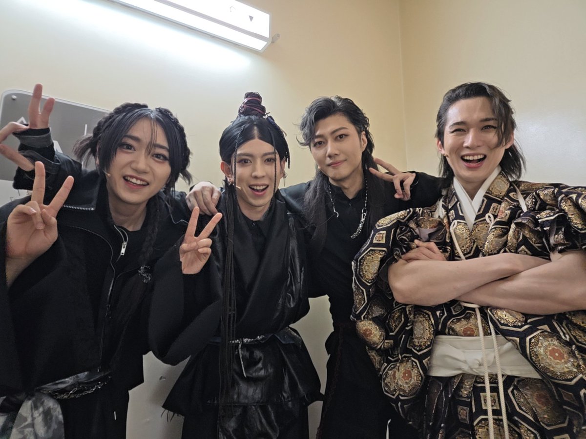 『二十五億秒トリップ』
あと2日で終わるの寂しい。

みんないい笑顔😀

楓馬かわいい。
同い年で一番可愛い。

今日プライベートで
遊びに行く約束したもんねっ！！
#にごステ