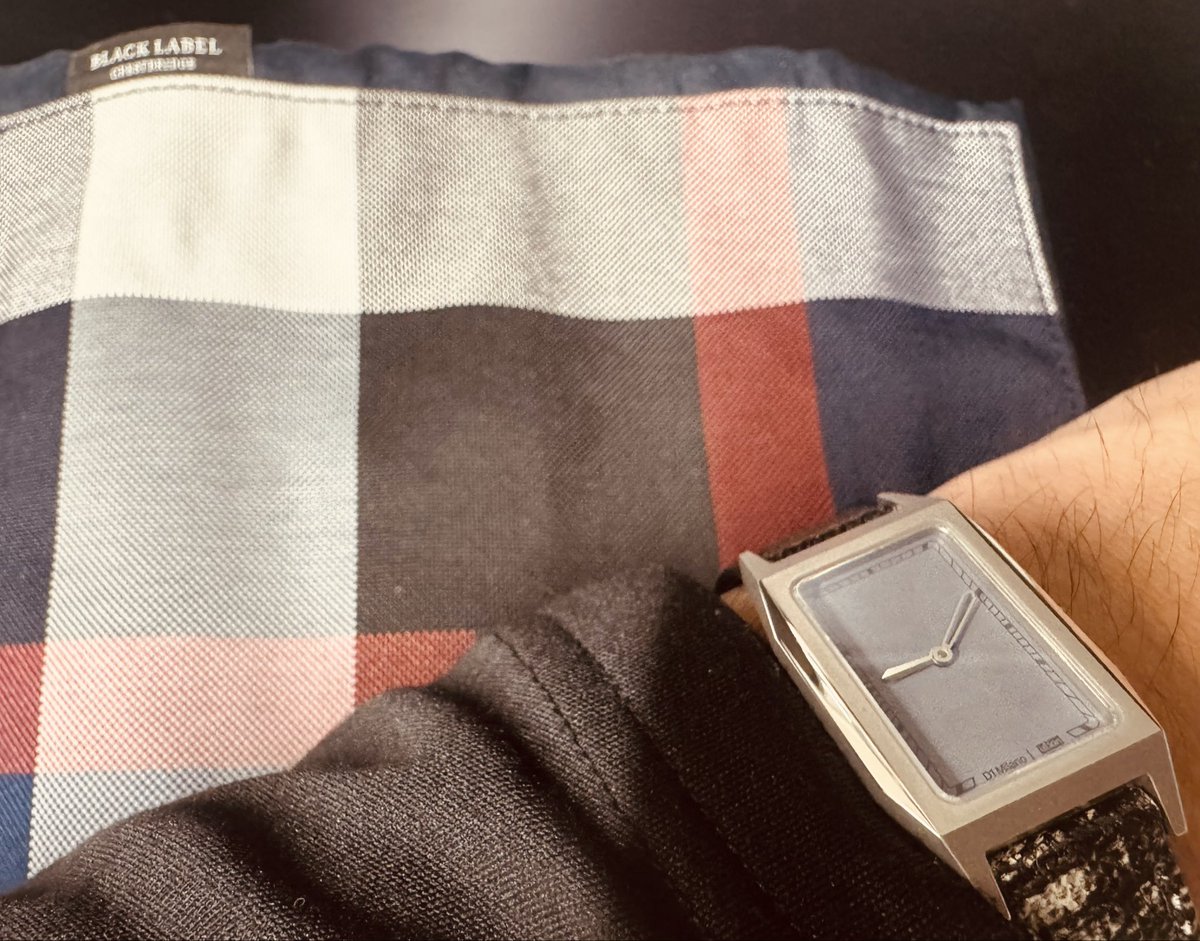 OMEGAswatch9's tweet image. 丹青会には一生呼ばれない気がするので、
1人で反省会しています。

⌚️ : 四角い時計が流行っていると聞いて

#D1Milano
#ulkin