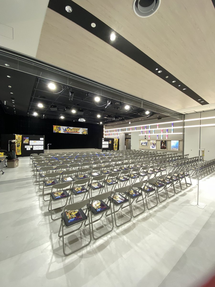 明日会場で会おう。