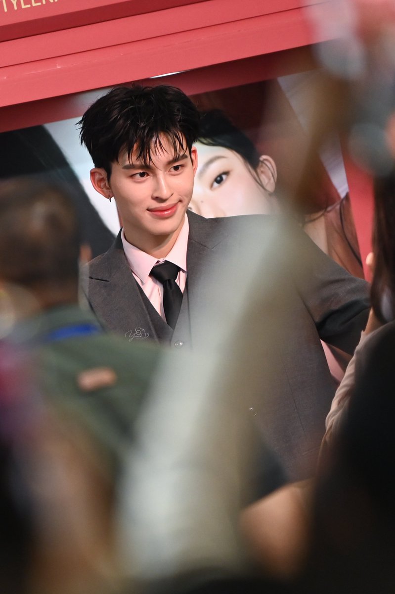 photobyyamed's tweet photo. ยิ้มปลากระเบนนน ซูมแบบข้ามห้าง

คนเยอะมากกก

POND 3CE MISTYVELVET
#Pondx3CEIVELMISTYOU
@ppnaravit https://t.co/HsfUCUGt7t