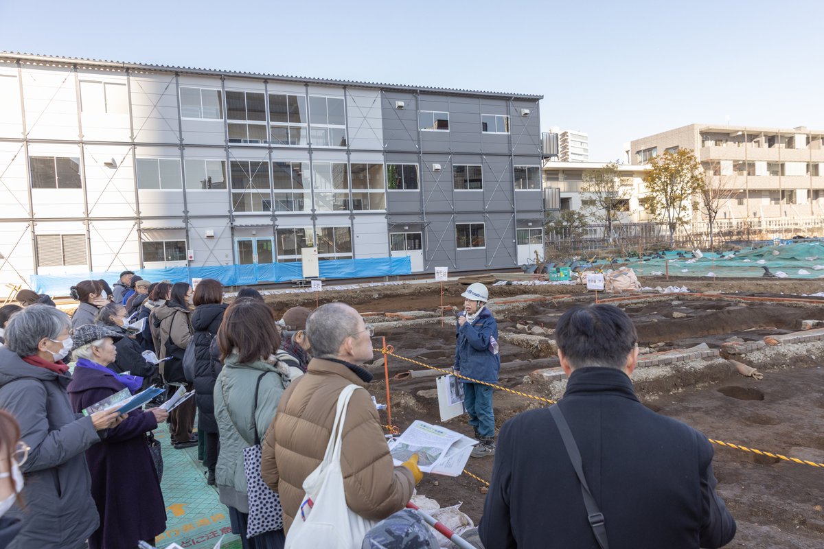 ＼都市開発の現場で遺跡見学会を開催⛏️／

URが再開発を施行する北青山三丁目地区(東京都)では、旧石器時代の石器や旧青山師範学校の遺構など歴史的なものが次々と発掘されています。

１月下旬には現場の見学会を開催。「地域の歴史を知り、今後のまちづくりが楽しみになった」との声があがりました✨