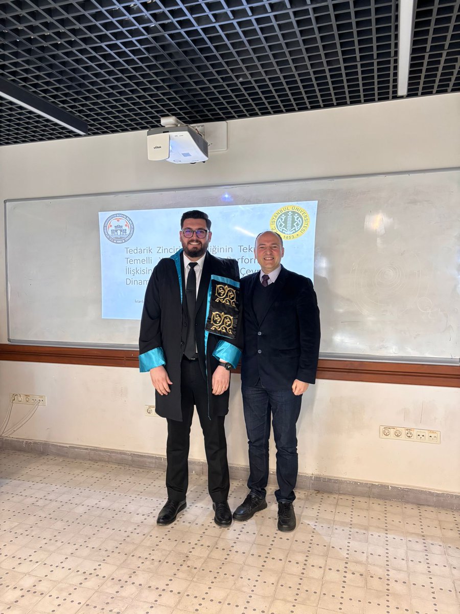 Uluslararası Ticaret ve Lojistik Bölümü Araştırma Görevlimiz Çağdaş Ateş, Ulaştırma ve Lojistik Doktora Programı kapsamında bugün gerçekleştirilen tez savunmasında başarılı olarak Doktor unvanını almaya hak kazanmıştır. Hocamızı tebrik ediyor, başarılarının devamını diliyoruz.