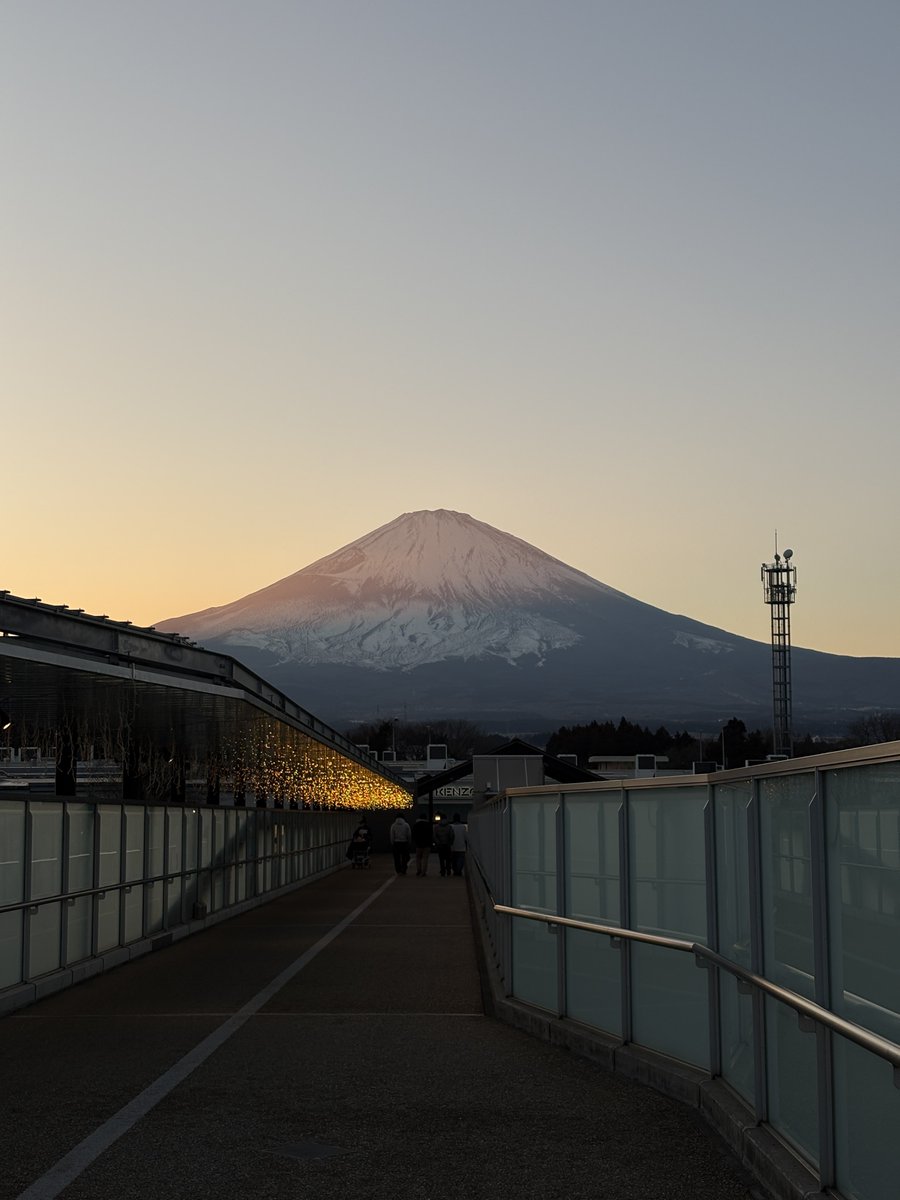 csMiseris's tweet photo. The amount of Mt. Fuji pics I have on my phone is crazy https://t.co/IADROpTJtH