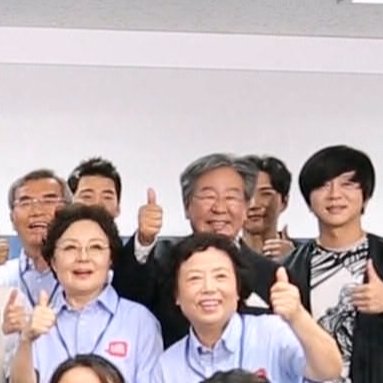 융이랑 덴 단체사진에서 안보이는거 아니냐며😅